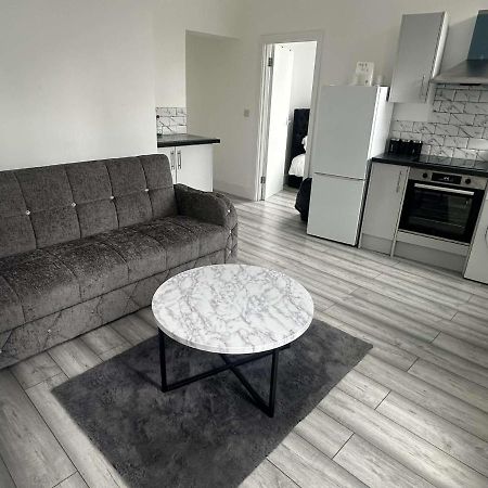 Luton Town Centre Apartment Exterior foto