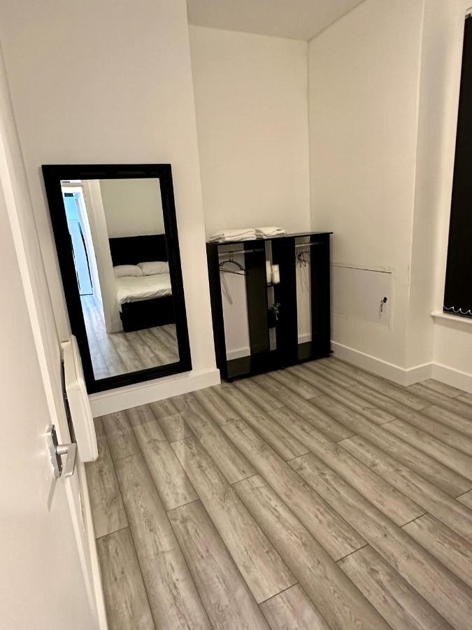 Luton Town Centre Apartment Exterior foto