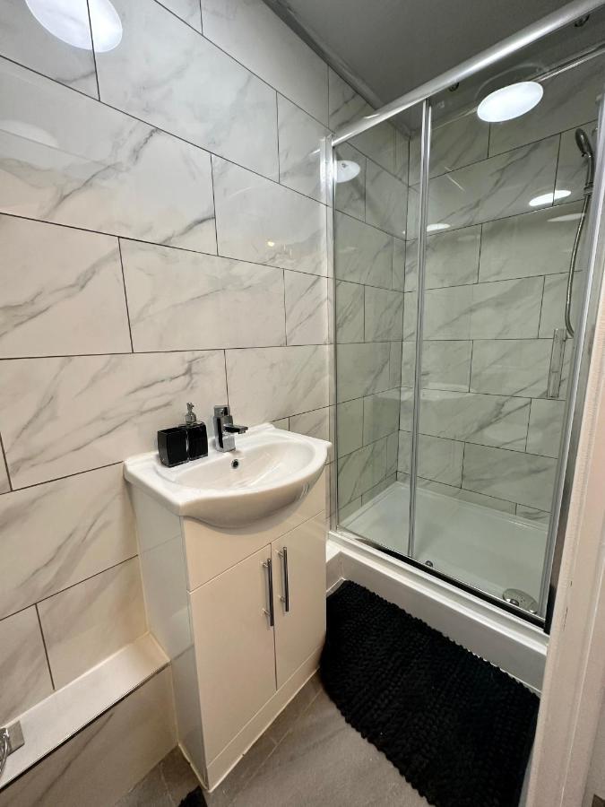 Luton Town Centre Apartment Exterior foto