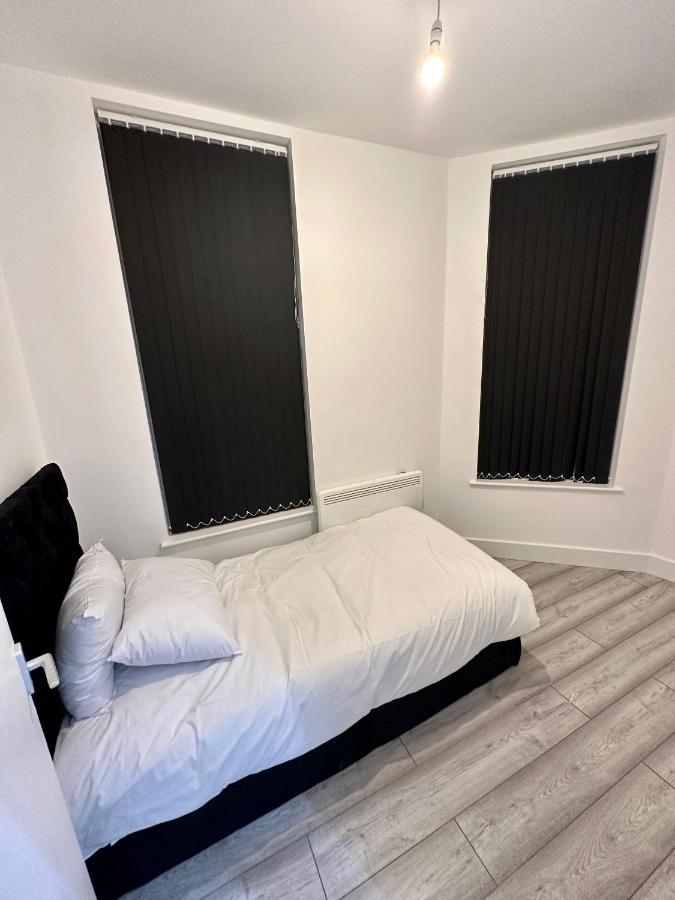 Luton Town Centre Apartment Exterior foto